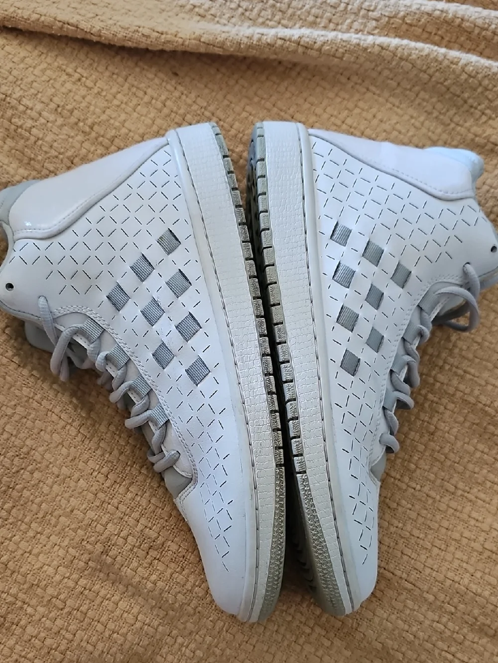STUNNING Air Jordan Illusion White Gray